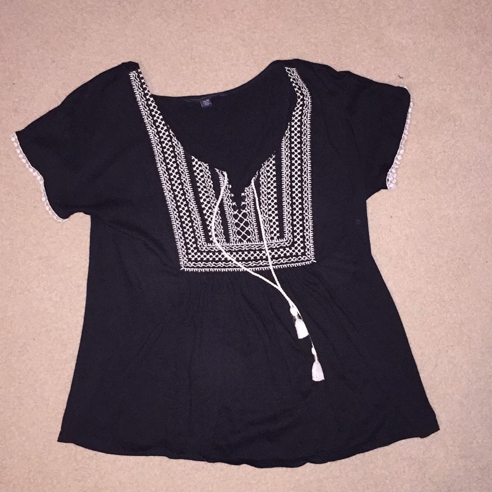 black top with white details